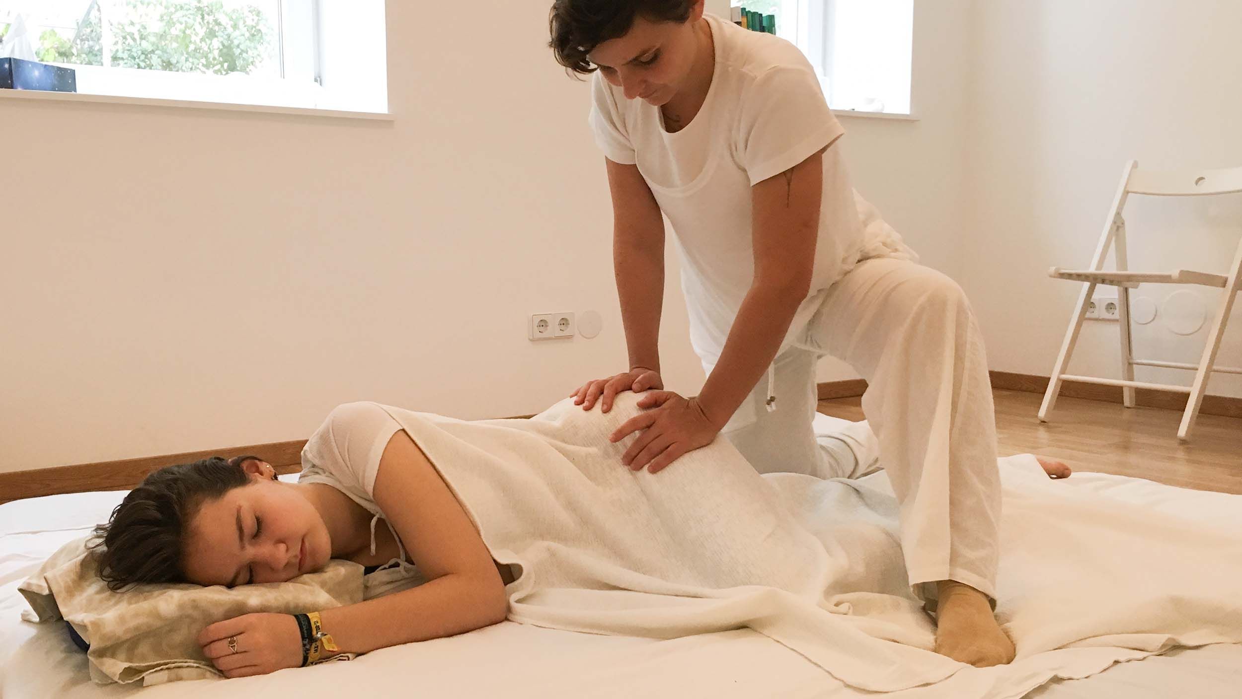 Shiatsu Behandlung und Massage für Kinder -  Praxis Magda Kaudelka Wien